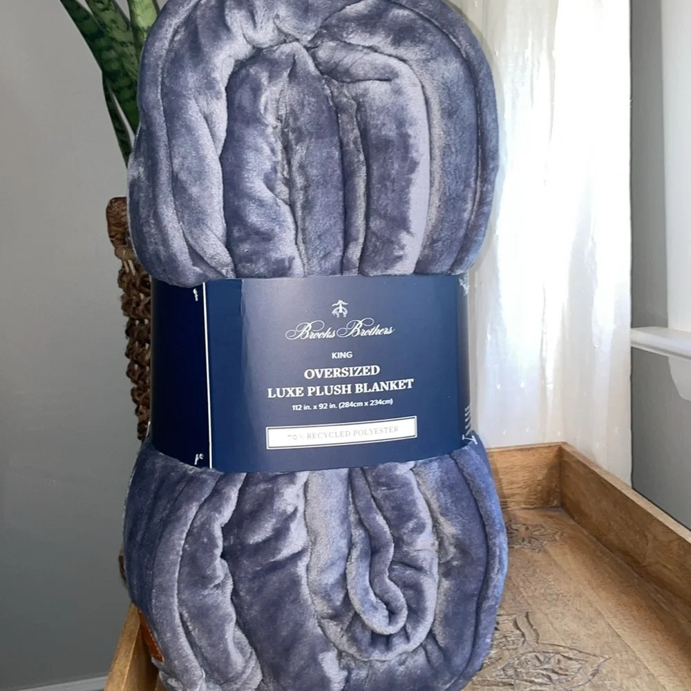 🎉HP🎉~BROOKS BROTHERS King Luxe Plush Blanket 🛏️ NWT! Slate blue color - Picture 5 of 13